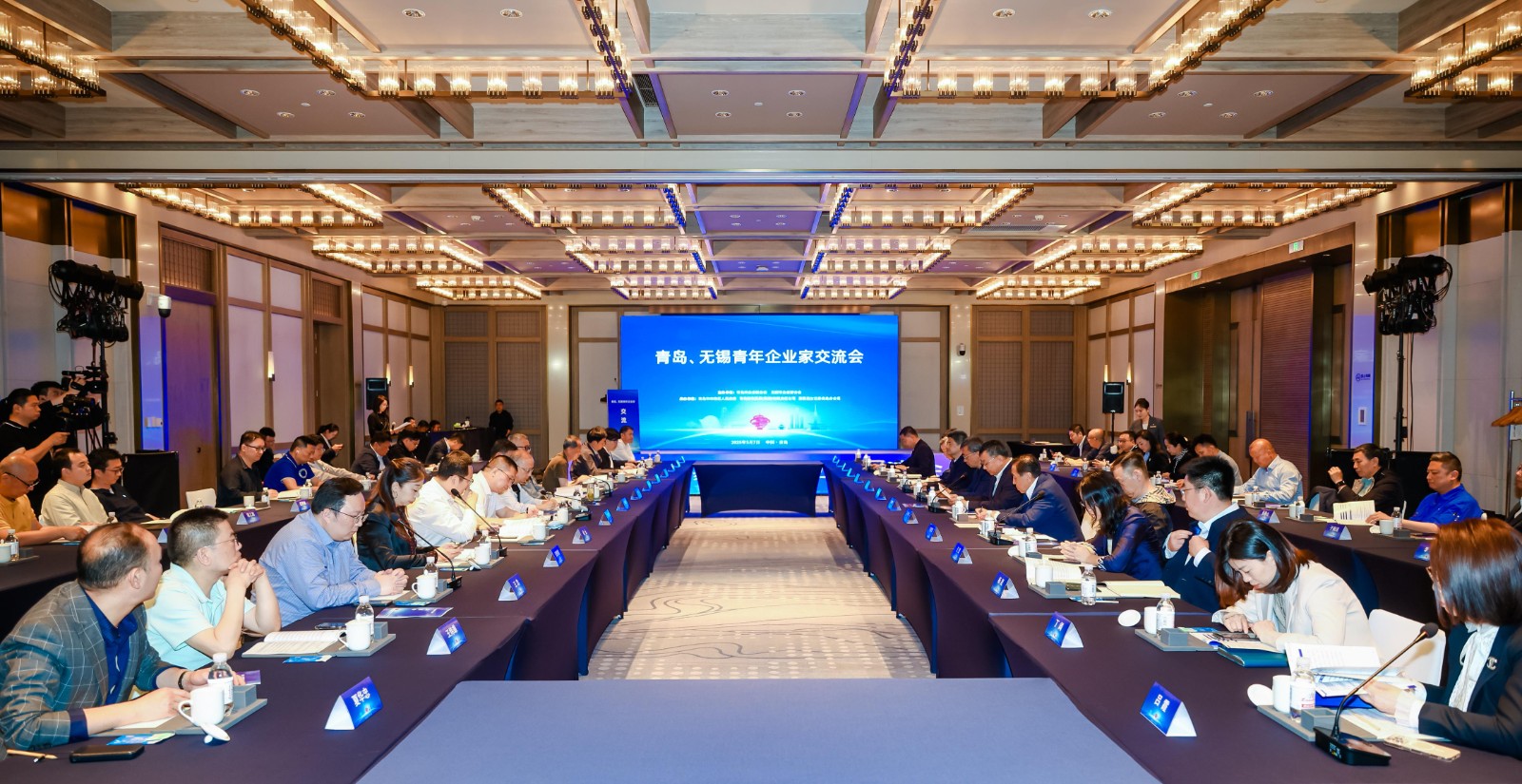 會(huì)場大圖2.jpg 會(huì)場大圖2.jpg